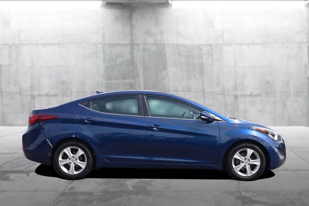 Hyundai Elantra Vehicle Full-screen Gallery Image 05