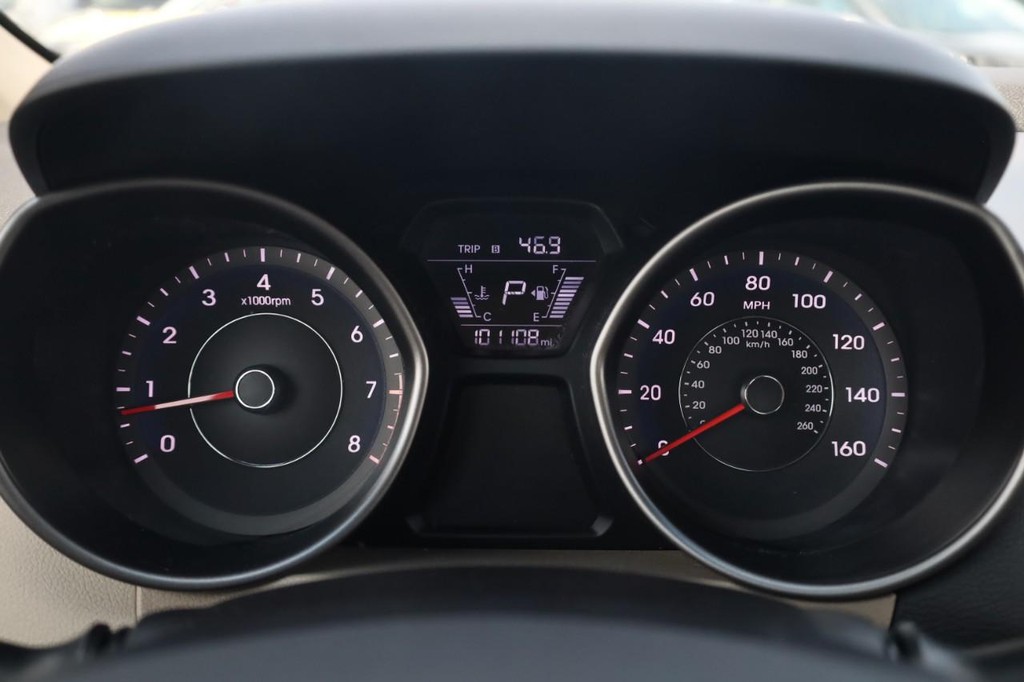 Hyundai Elantra Vehicle Full-screen Gallery Image 13