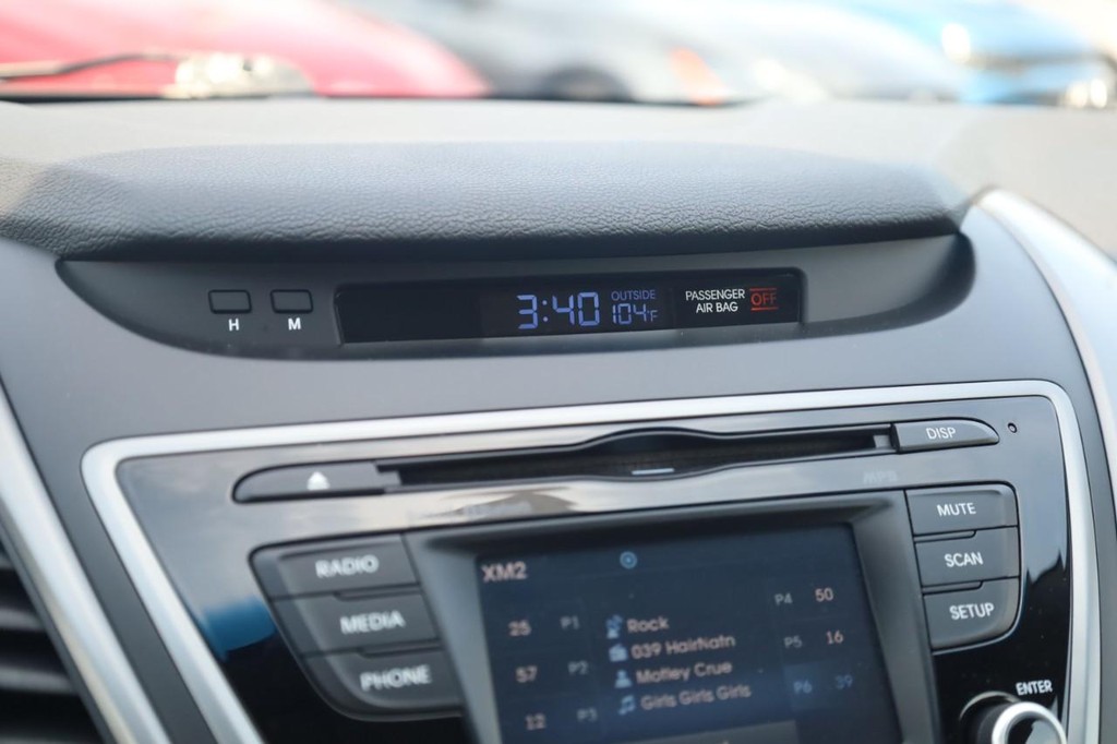 Hyundai Elantra Vehicle Full-screen Gallery Image 14
