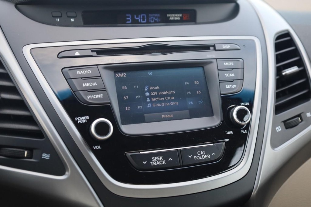 Hyundai Elantra Vehicle Full-screen Gallery Image 15