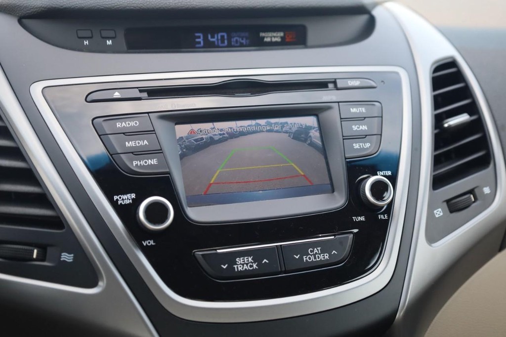 Hyundai Elantra Vehicle Full-screen Gallery Image 16