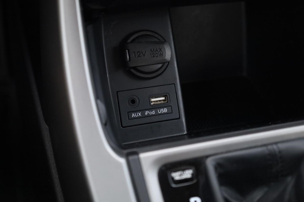 Hyundai Elantra Vehicle Full-screen Gallery Image 18