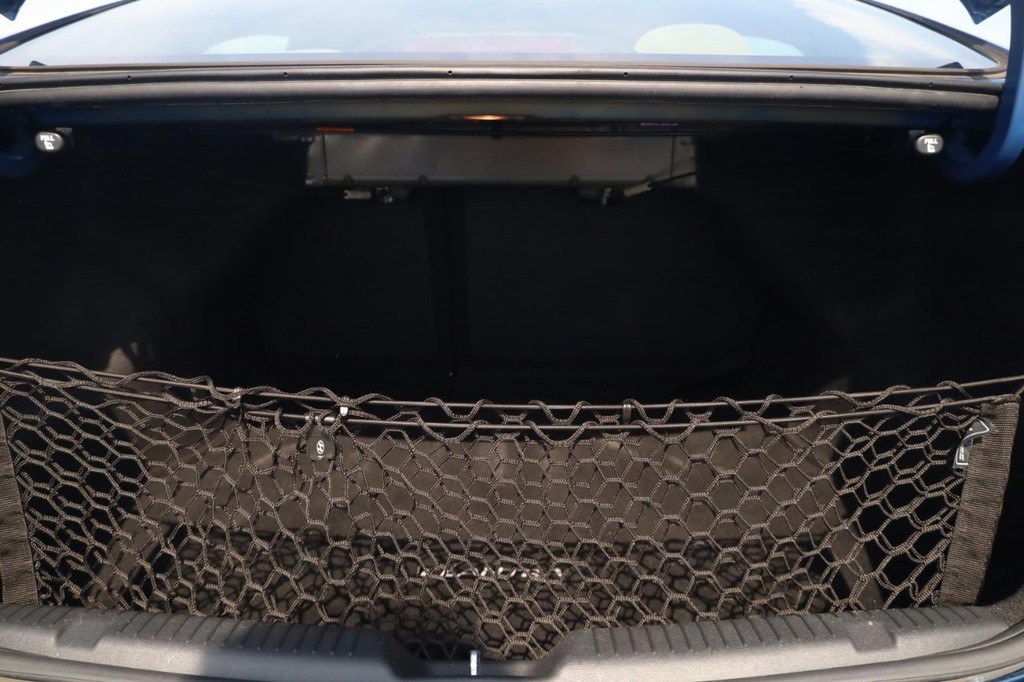Hyundai Elantra Vehicle Full-screen Gallery Image 26