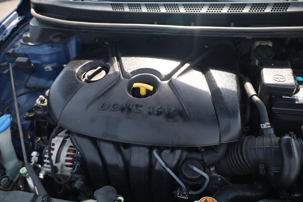 Hyundai Elantra Vehicle Full-screen Gallery Image 27