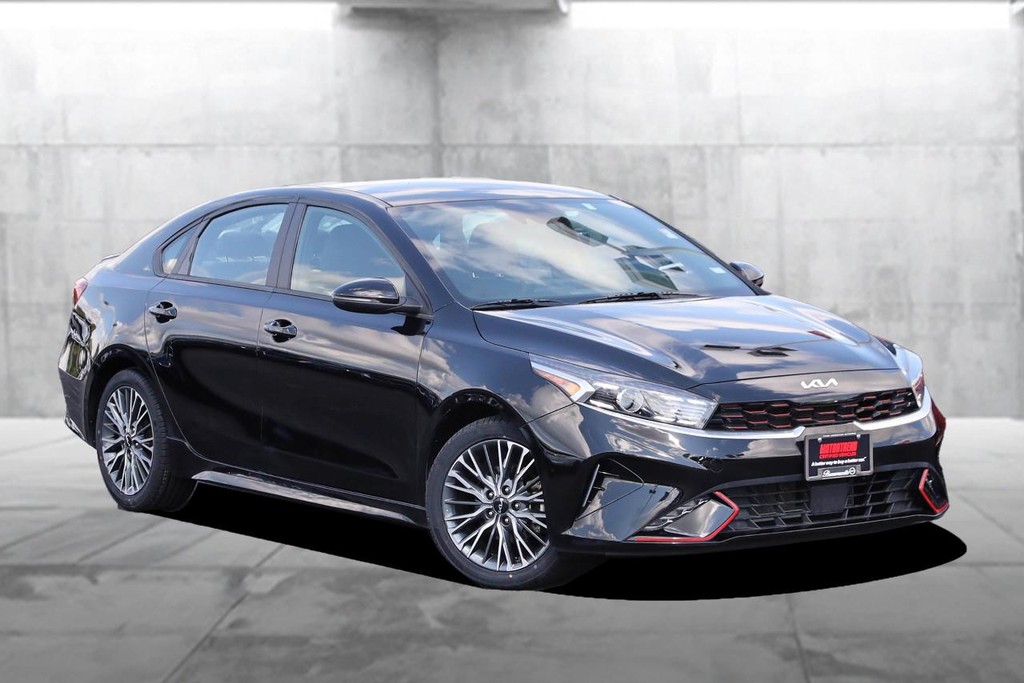 Kia Forte Vehicle Full-screen Gallery Image 2