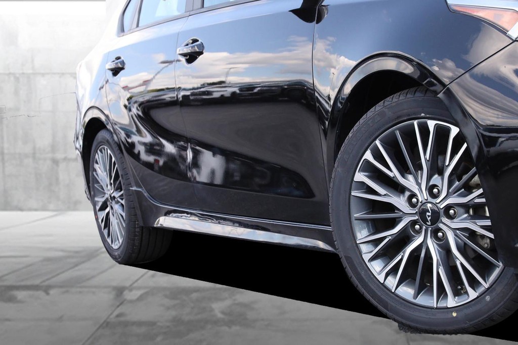 Kia Forte Vehicle Full-screen Gallery Image 3