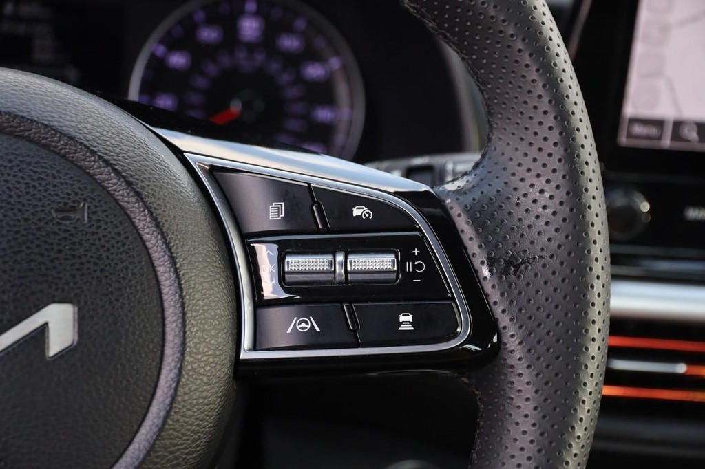 Kia Forte Vehicle Full-screen Gallery Image 12
