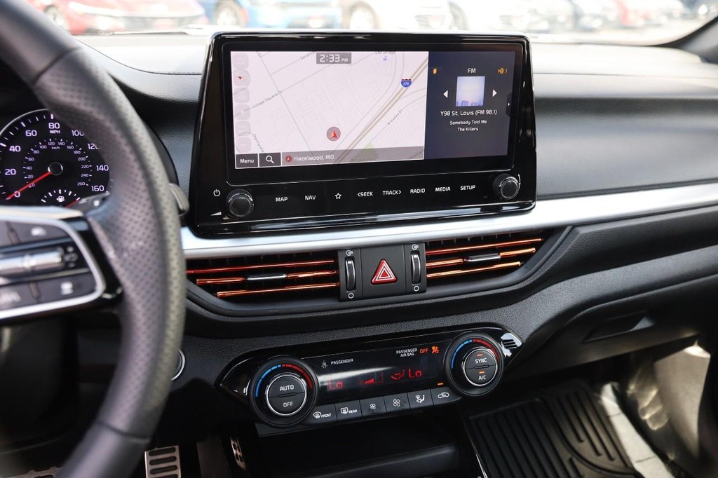 Kia Forte Vehicle Full-screen Gallery Image 15