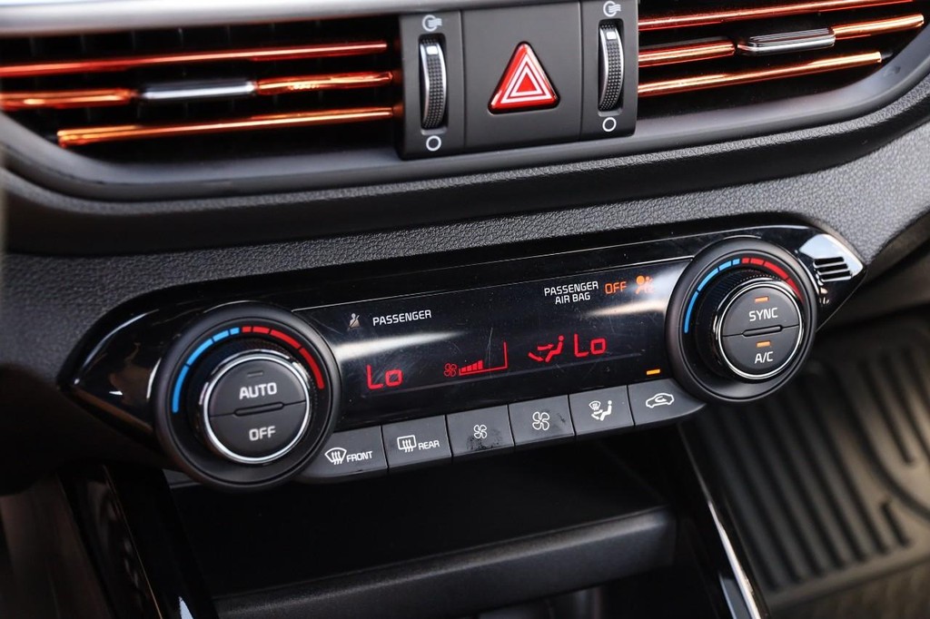 Kia Forte Vehicle Full-screen Gallery Image 18