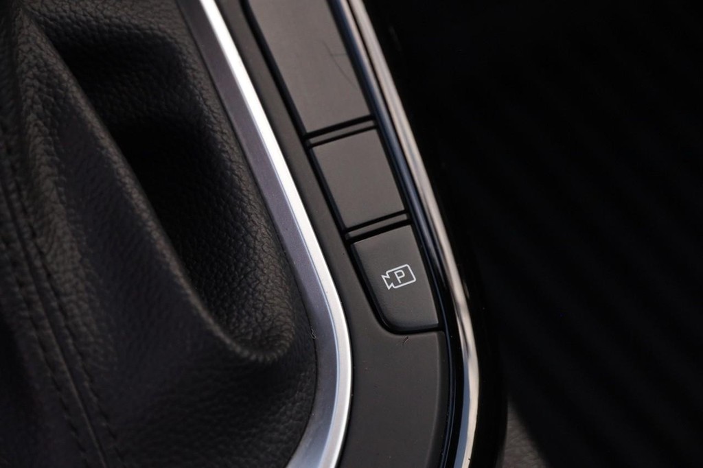 Kia Forte Vehicle Full-screen Gallery Image 21