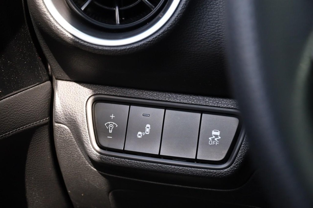 Kia Forte Vehicle Full-screen Gallery Image 23