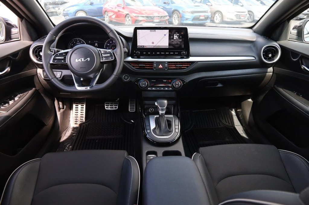 Kia Forte Vehicle Full-screen Gallery Image 24