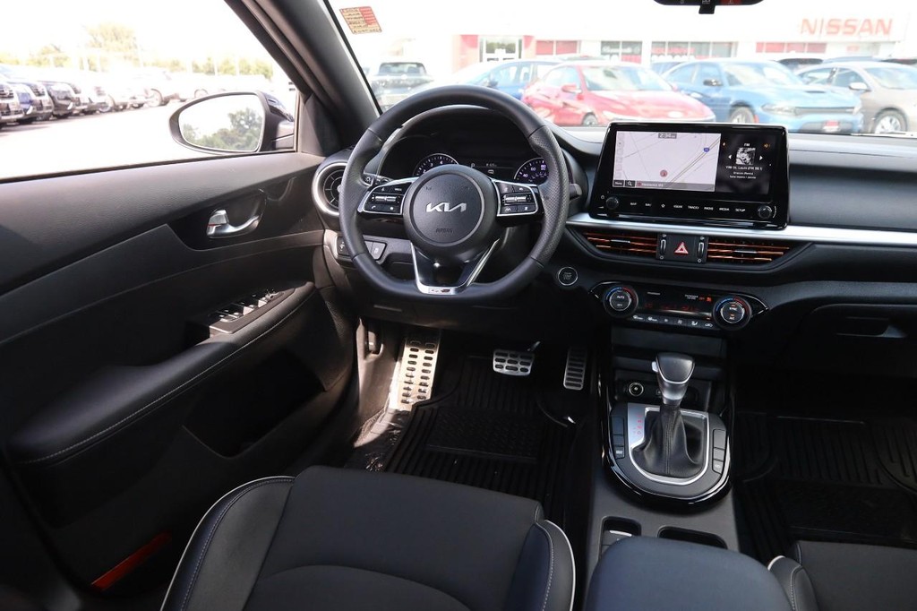 Kia Forte Vehicle Full-screen Gallery Image 25