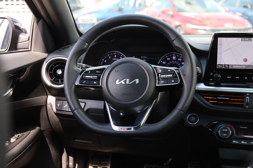Kia Forte Vehicle Full-screen Gallery Image 26