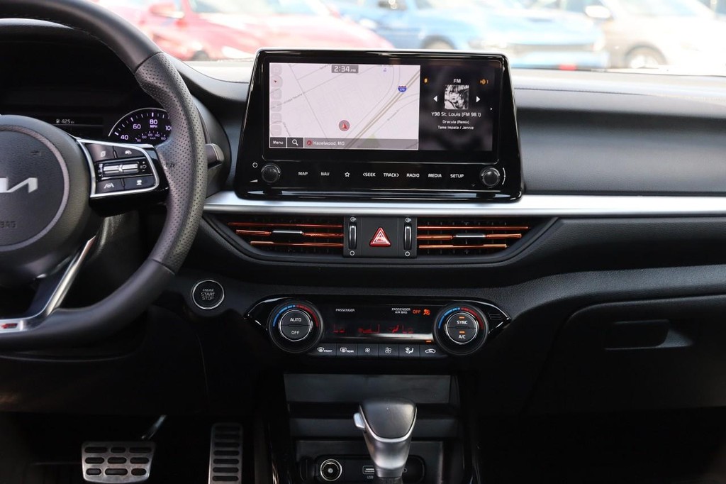 Kia Forte Vehicle Full-screen Gallery Image 27
