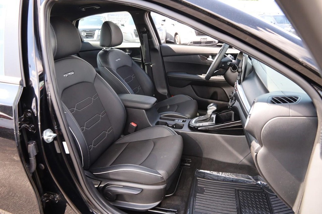 Kia Forte Vehicle Full-screen Gallery Image 29