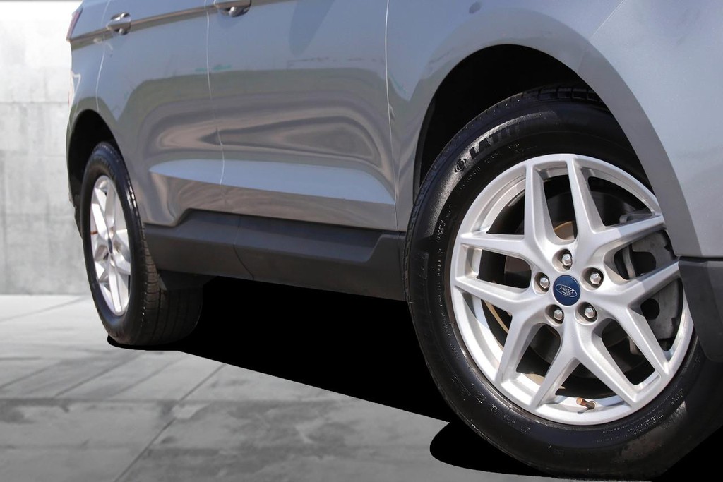 Ford Edge Vehicle Full-screen Gallery Image 03