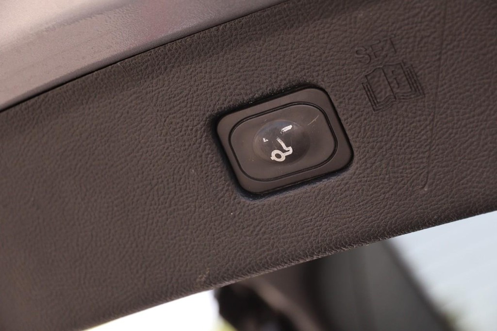 Ford Edge Vehicle Full-screen Gallery Image 08