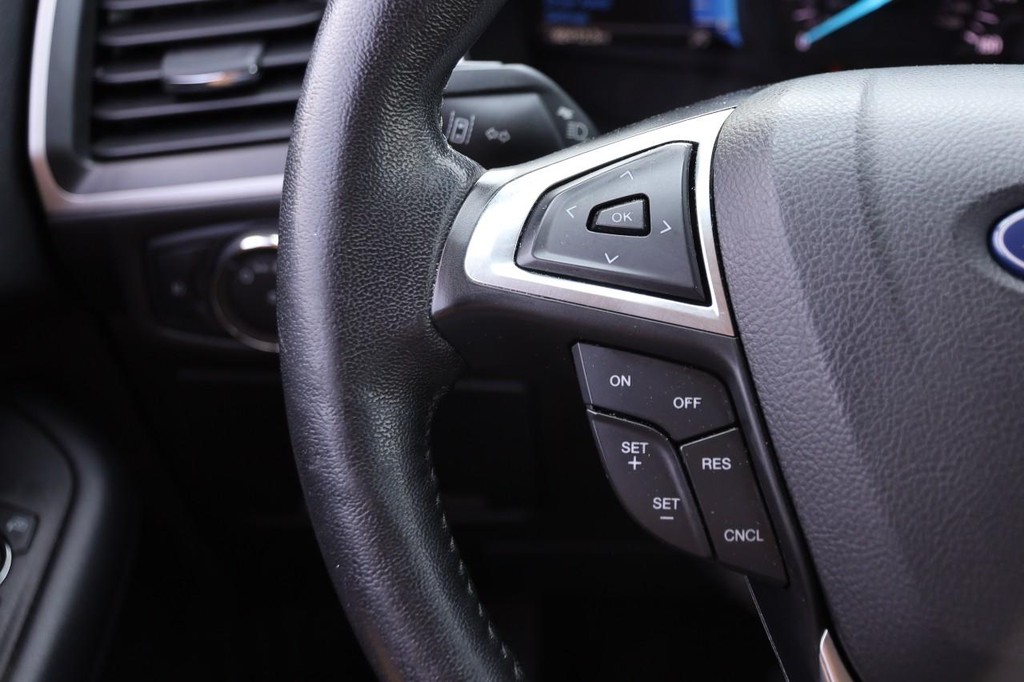 Ford Edge Vehicle Full-screen Gallery Image 12