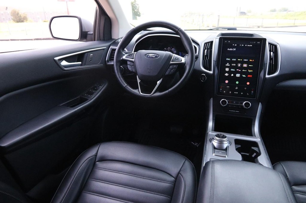 Ford Edge Vehicle Full-screen Gallery Image 24