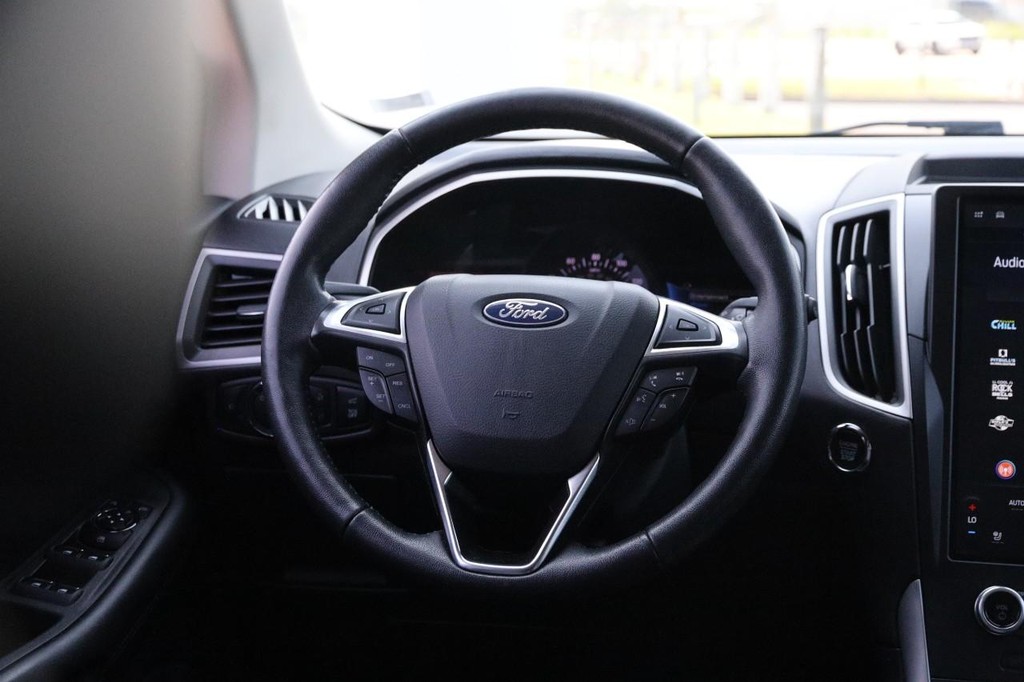 Ford Edge Vehicle Full-screen Gallery Image 25