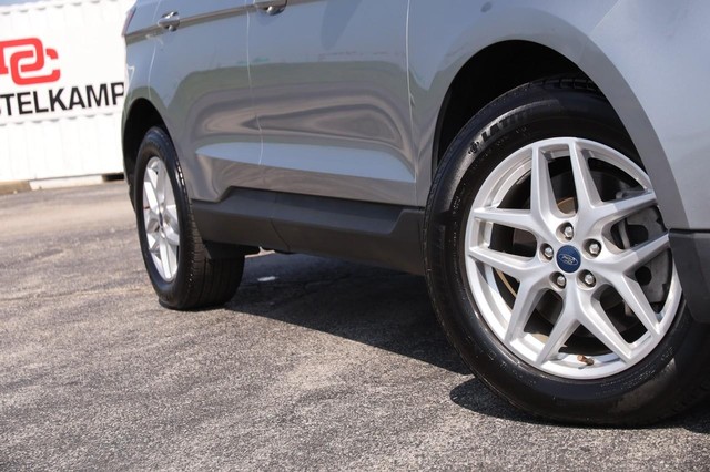 Ford Edge Vehicle Full-screen Gallery Image 3