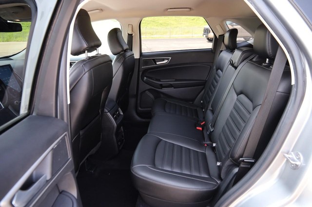 Ford Edge Vehicle Full-screen Gallery Image 10