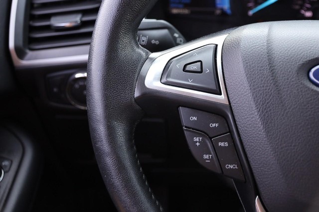 Ford Edge Vehicle Full-screen Gallery Image 12