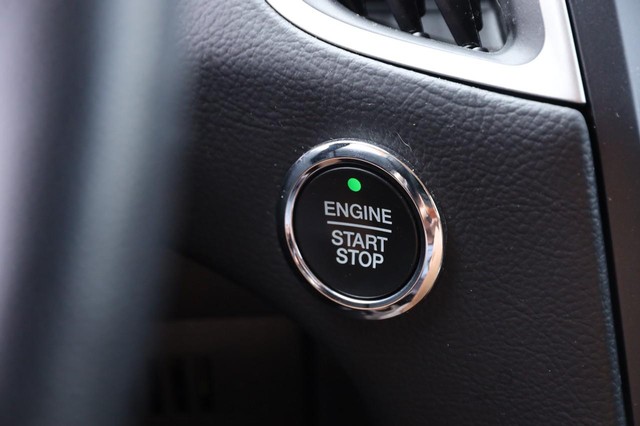 Ford Edge Vehicle Full-screen Gallery Image 15