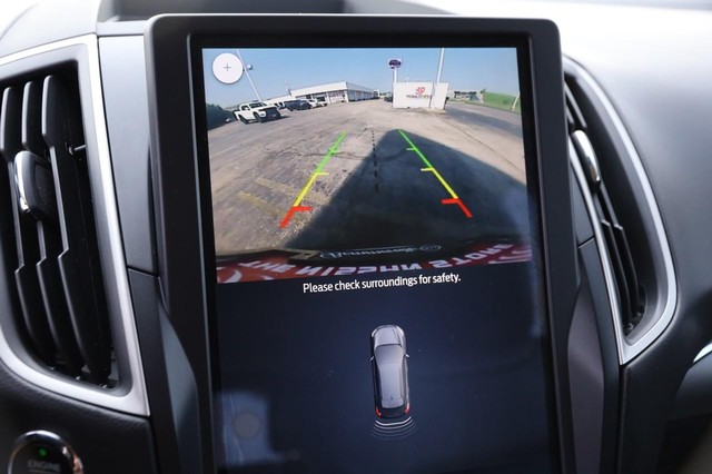Ford Edge Vehicle Full-screen Gallery Image 18