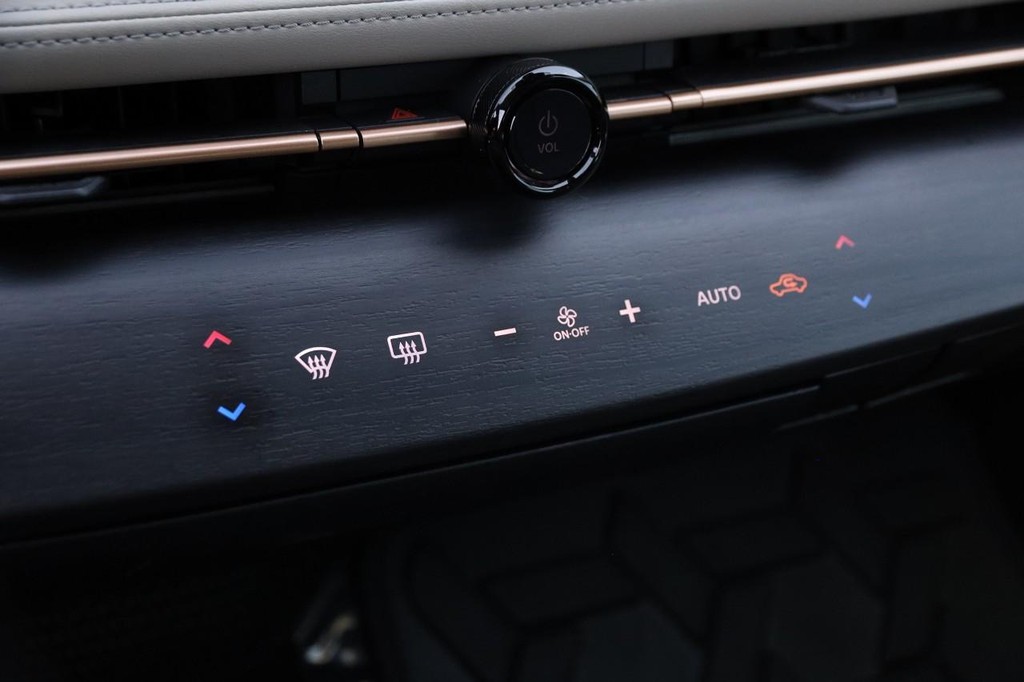 Nissan ARIYA Vehicle Image 18