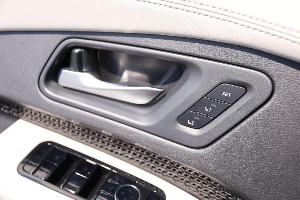Nissan ARIYA Vehicle Image 21