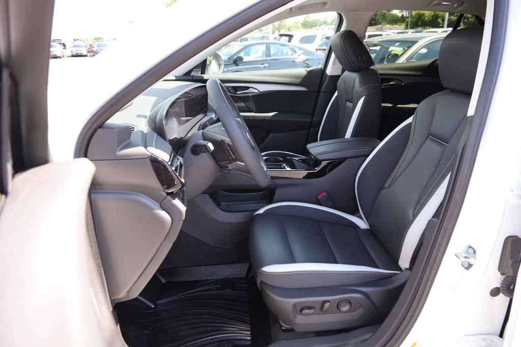 Buick Envision Vehicle Image 10