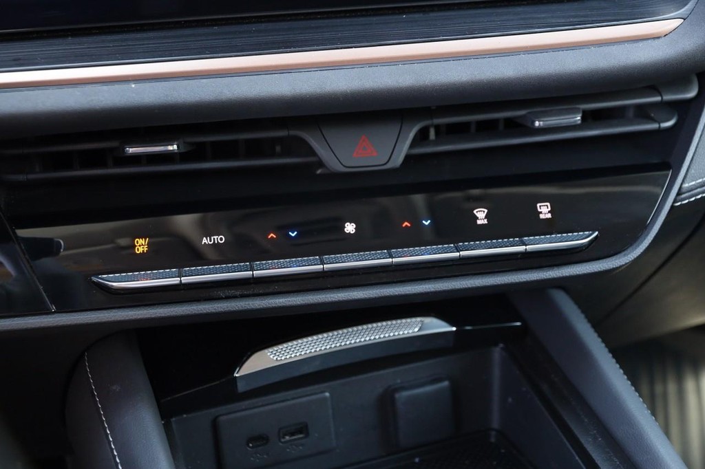 Buick Envision Vehicle Image 19