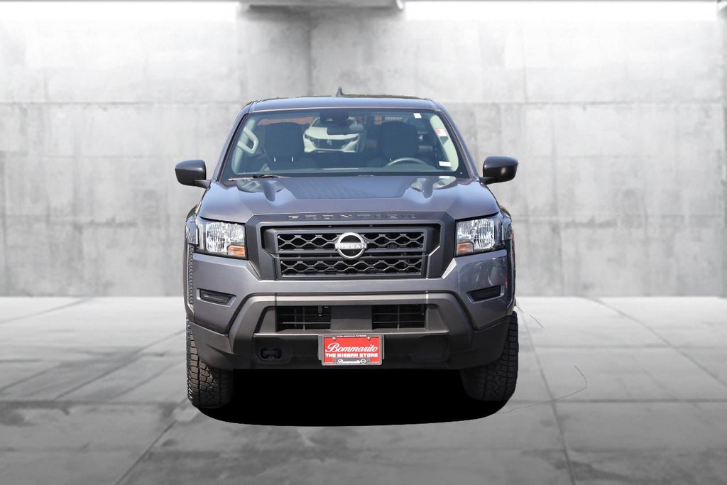 Nissan Frontier Vehicle Full-screen Gallery Image 4