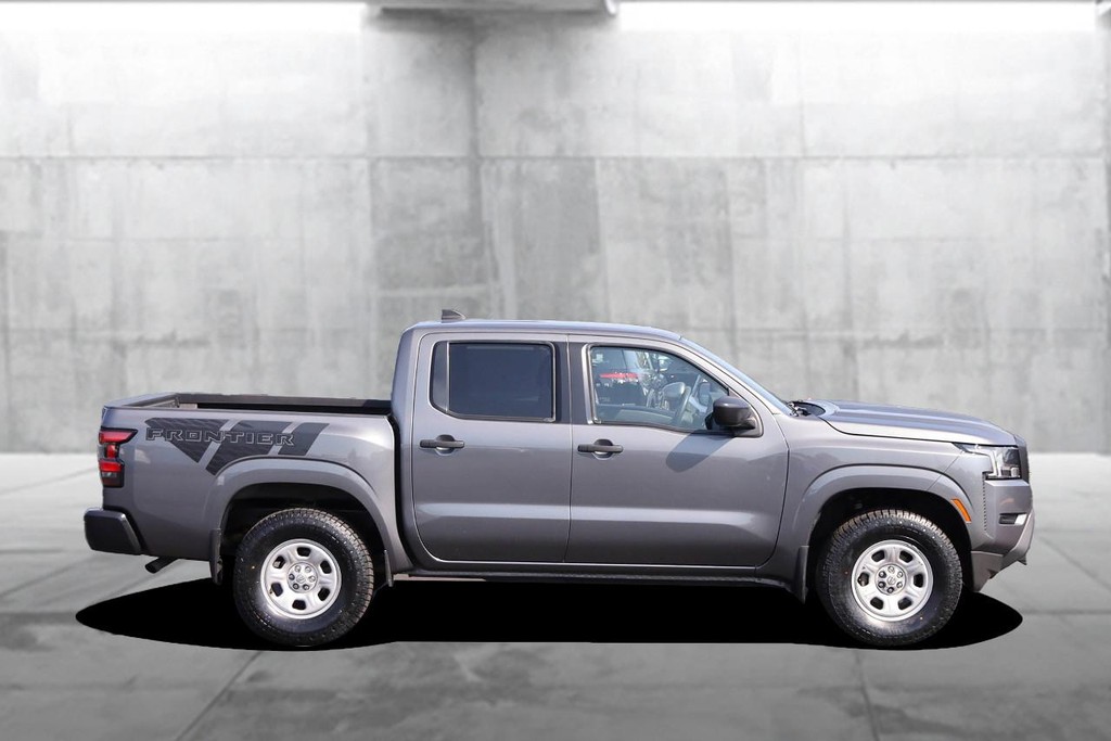 Nissan Frontier Vehicle Full-screen Gallery Image 5