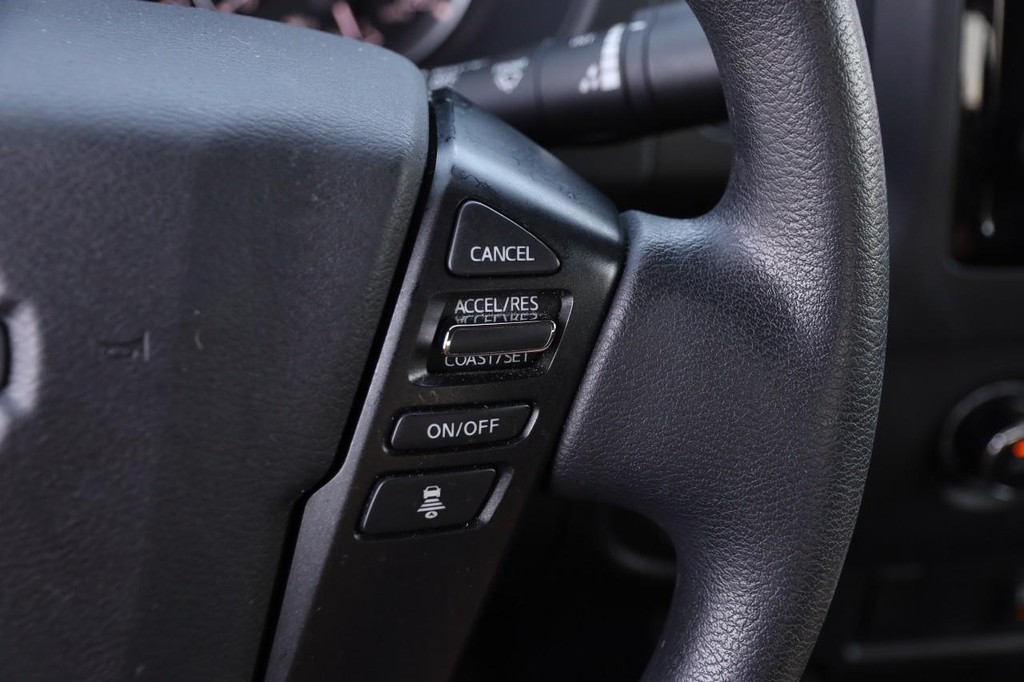 Nissan Frontier Vehicle Full-screen Gallery Image 12