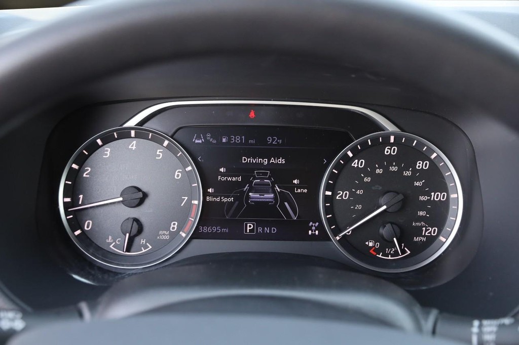 Nissan Frontier Vehicle Full-screen Gallery Image 13