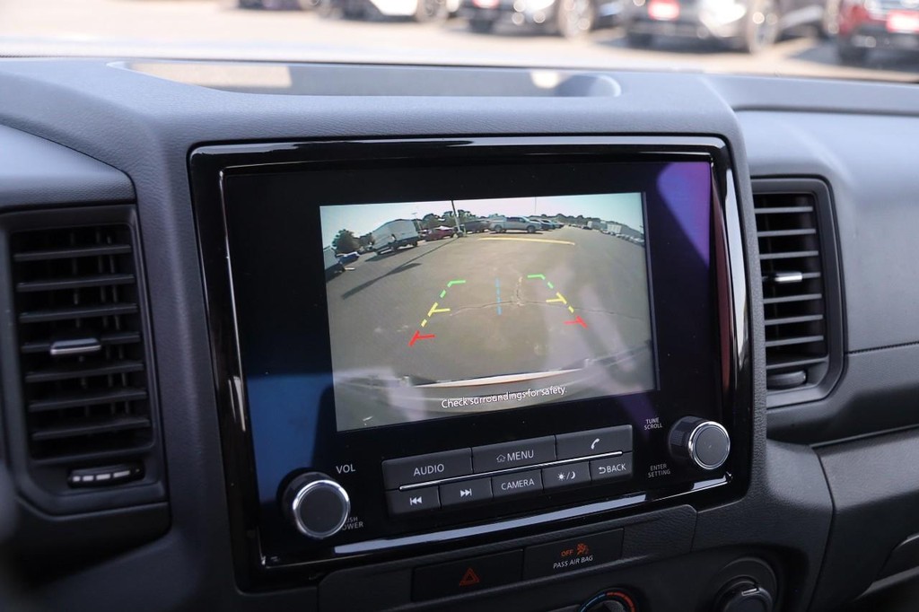 Nissan Frontier Vehicle Full-screen Gallery Image 18
