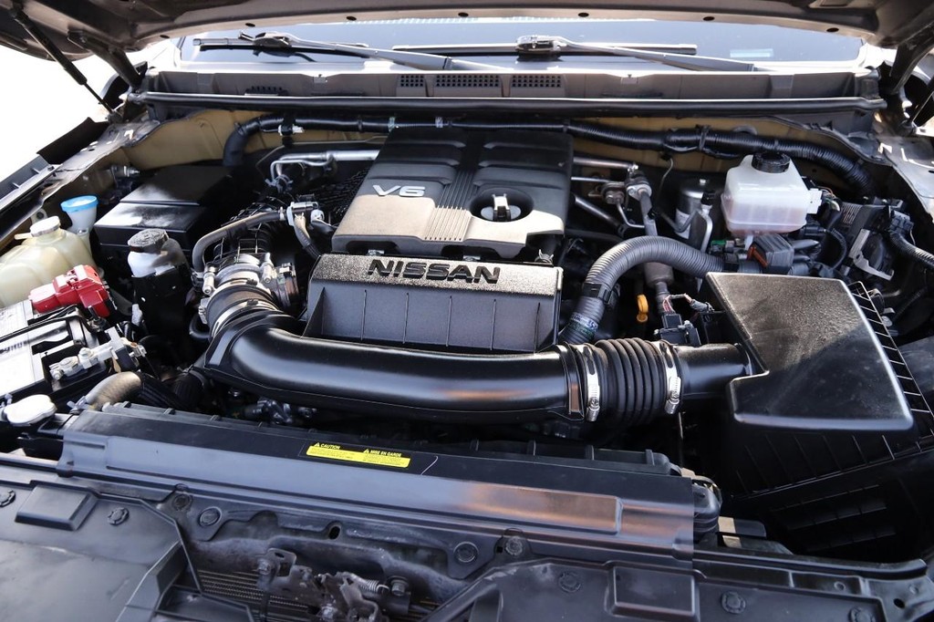 Nissan Frontier Vehicle Full-screen Gallery Image 27