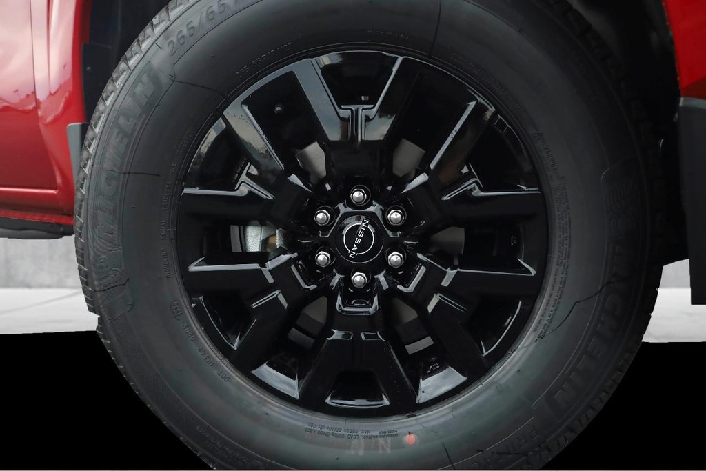 Nissan Frontier Vehicle Full-screen Gallery Image 3