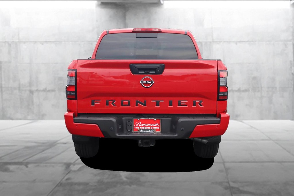 Nissan Frontier Vehicle Full-screen Gallery Image 6