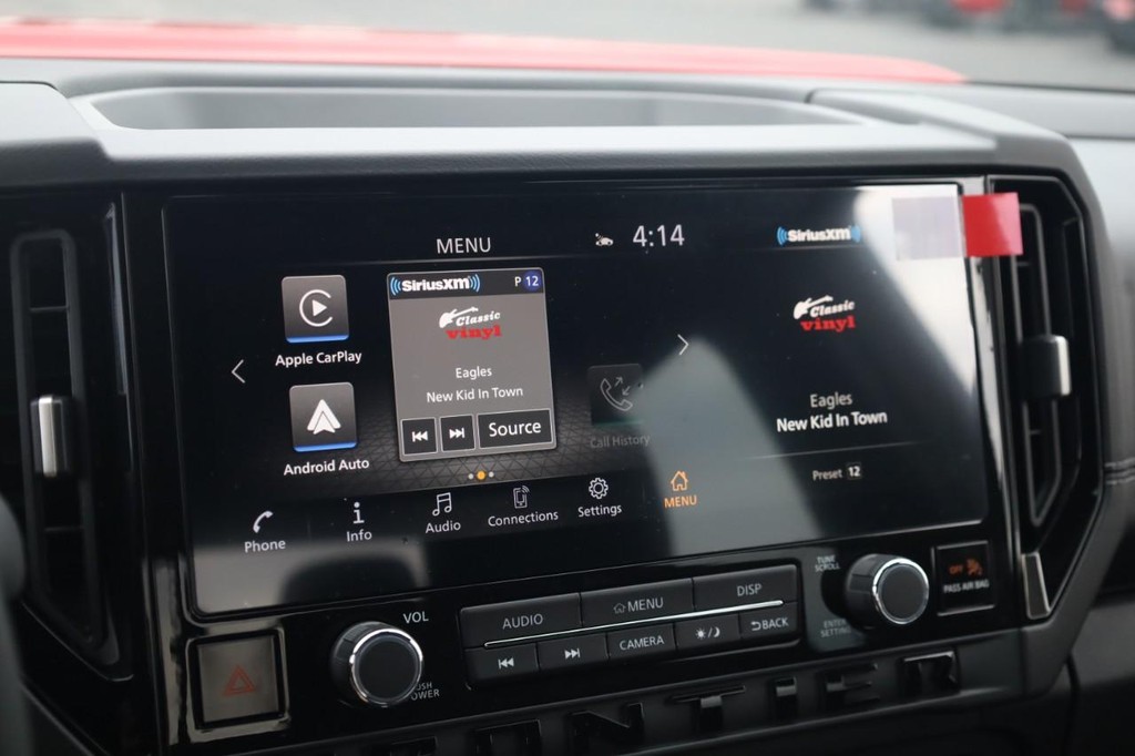 Nissan Frontier Vehicle Full-screen Gallery Image 14
