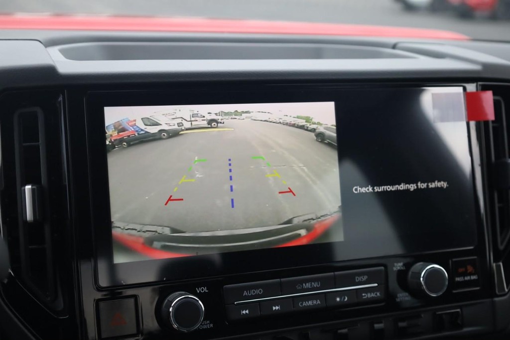Nissan Frontier Vehicle Full-screen Gallery Image 15