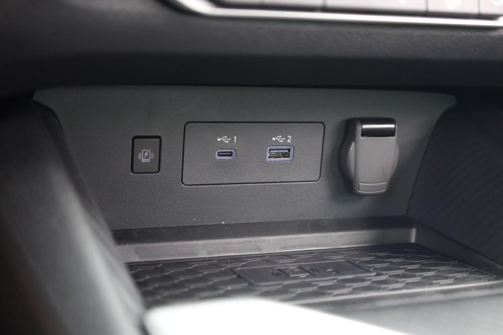 Nissan Altima Vehicle Full-screen Gallery Image 14