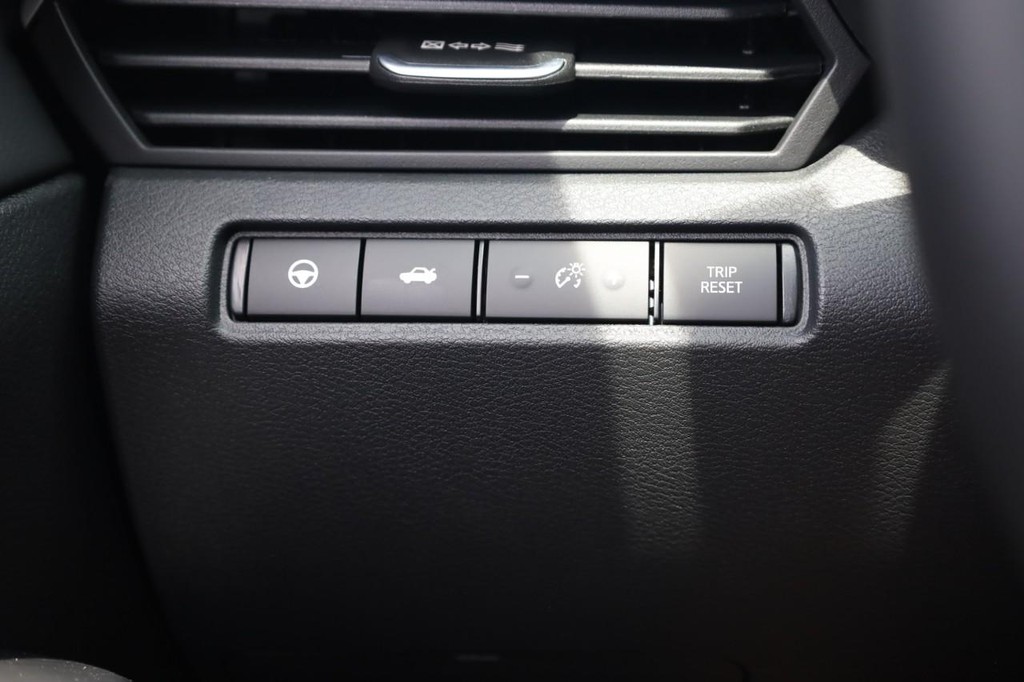 Nissan Altima Vehicle Full-screen Gallery Image 18