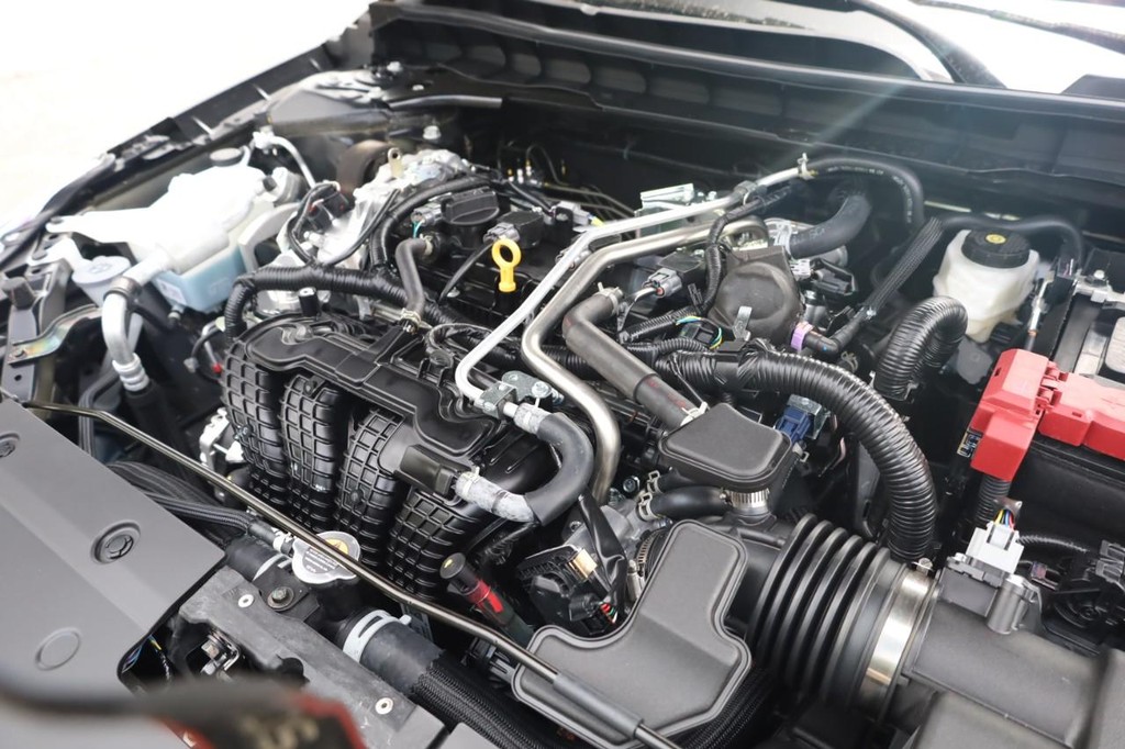 Nissan Altima Vehicle Full-screen Gallery Image 24