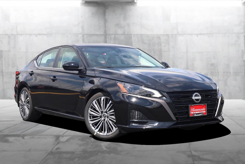 Nissan Altima Vehicle Image 02