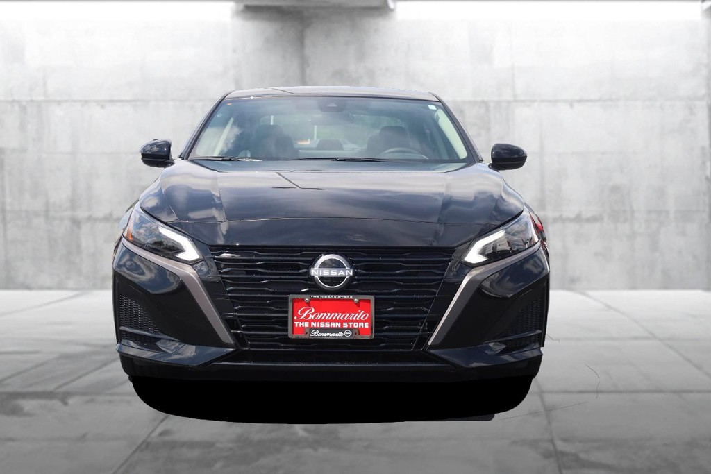 Nissan Altima Vehicle Image 04
