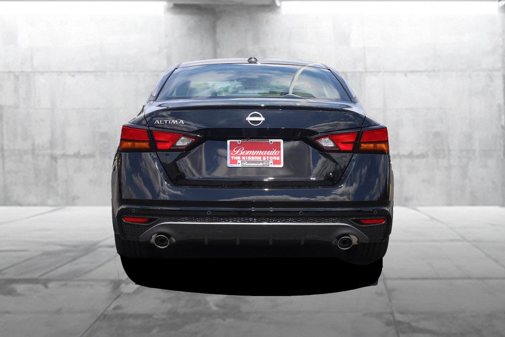 Nissan Altima Vehicle Image 06